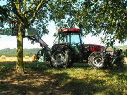 Hydraulický striasač ovocia VHT bez čelného zametača